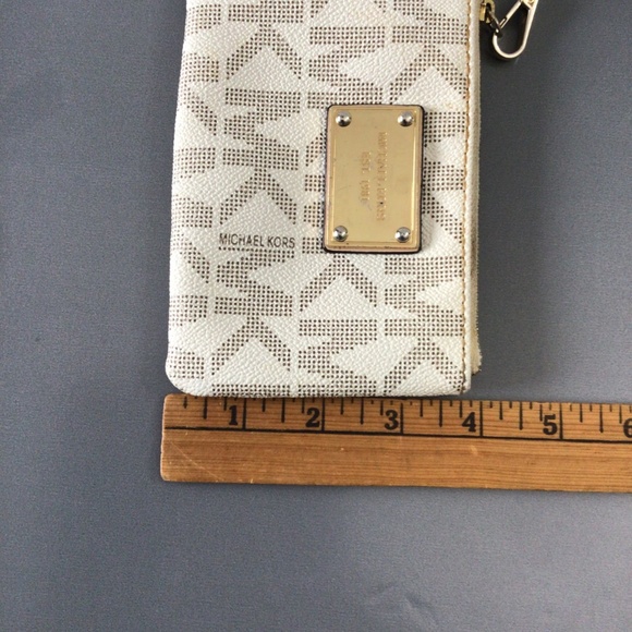 Michael Kors Wristlet Tan/Beige AV-11410 Ivory MK Signature Leather. - Picture 6 of 6